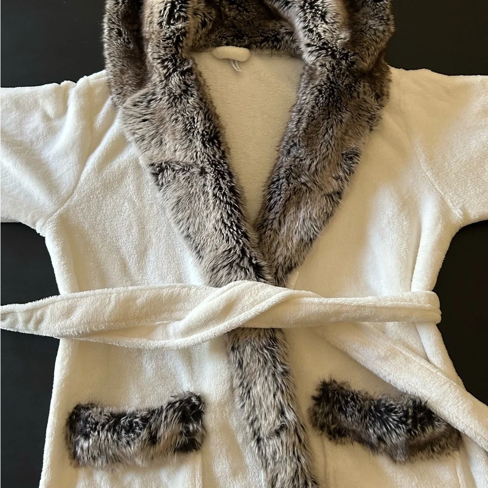 Pottery Barn Faux Fur Ombre soft hooded robe - Picture 5 of 10